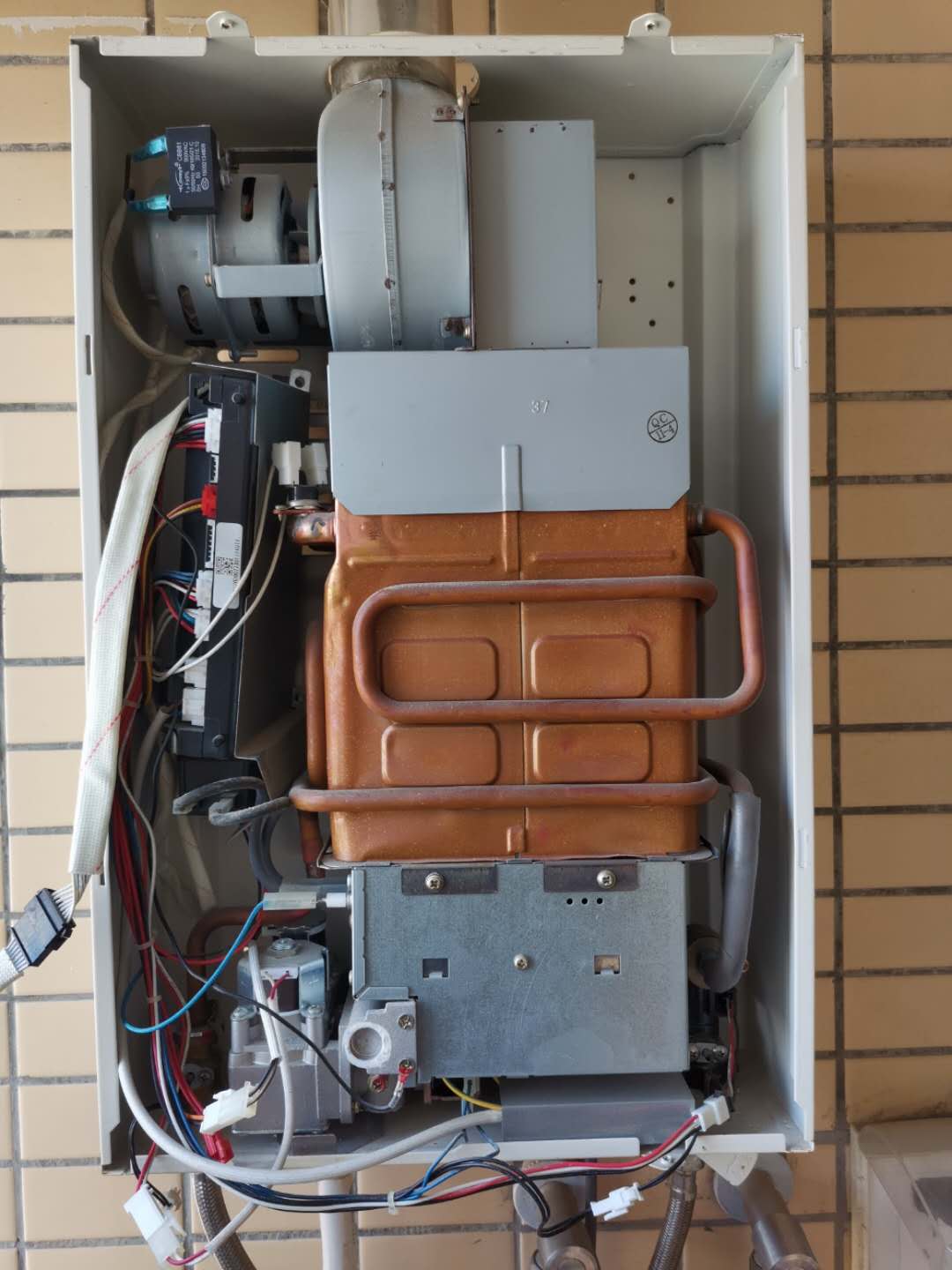 合肥万和热水器售后服务电话/万和热水器报修热线(维修
